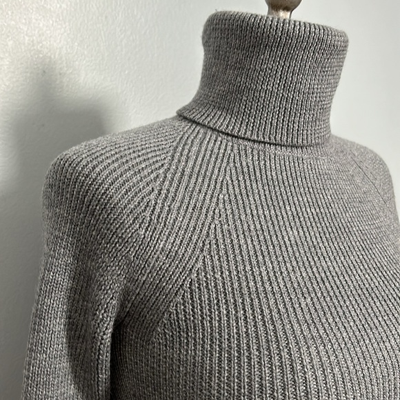 Theory Gray Wool Turtleneck Soft Long Sleeve Sweater size Petite - gently used - Picture 3 of 15